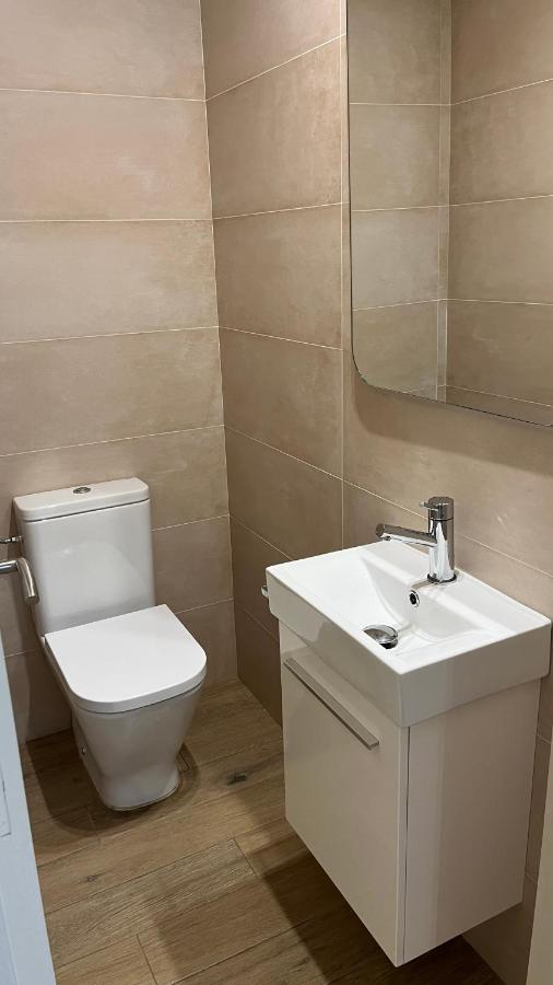 Apartamento En La Playa. Free Parking. Free Wifi L' Escala Exteriör bild